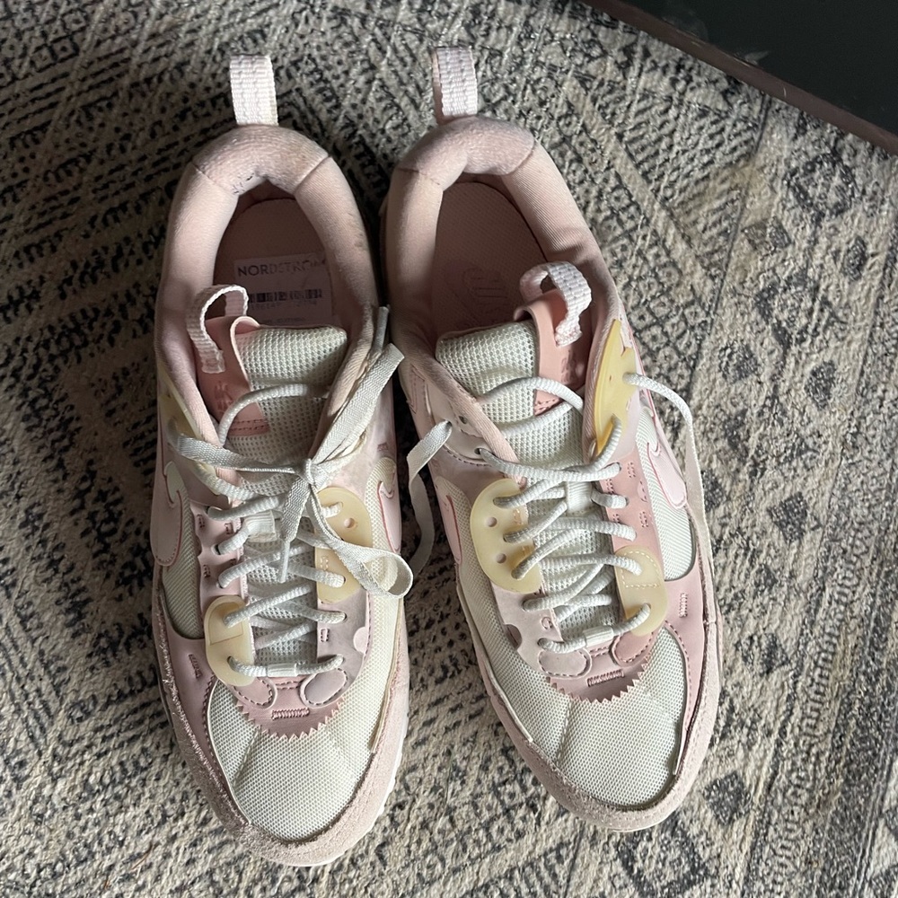 Nike Air Max in Pastel Pink and White Size 9 - Picture 2 of 6
